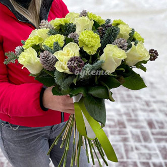 Новогодний букет из белой розы