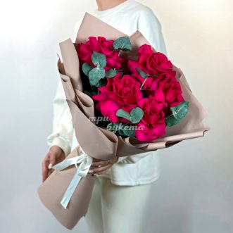 Букет из 5 розовых французских роз